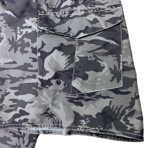 CAMO Swimming Trunks for Men by Hang Ten in size Large - Picture 9 of 10